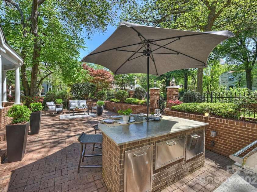 423 Pine Street, Charlotte, NC 28202.  MLS# CAR4249087, YatesRealty ID 12894. 