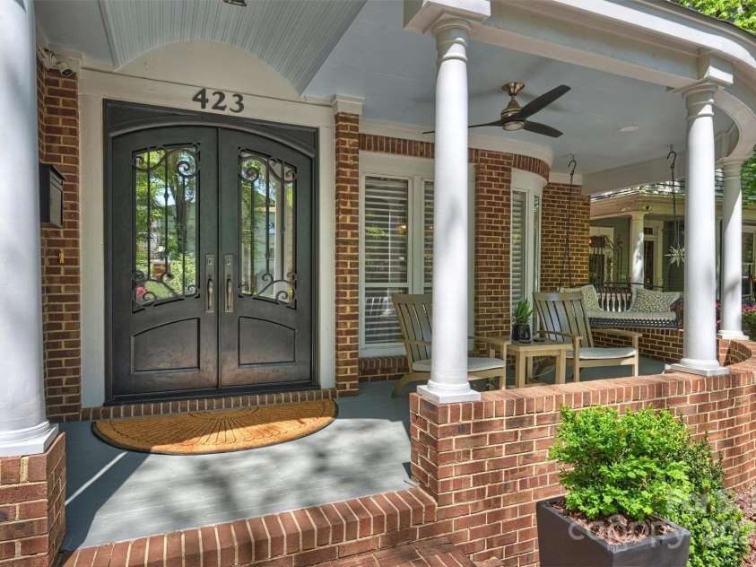 423 Pine Street, Charlotte, NC 28202.  MLS# CAR4249087, YatesRealty ID 12894. 