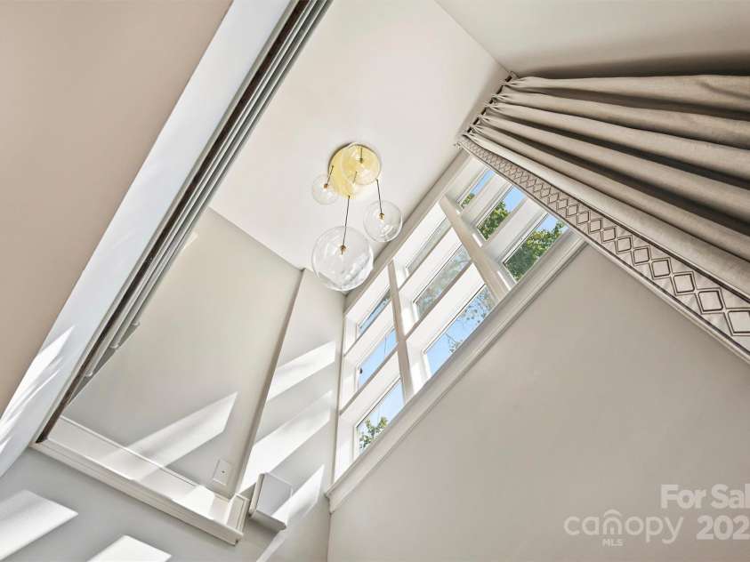 423 Pine Street, Charlotte, NC 28202.  MLS# CAR4249087, YatesRealty ID 12894. 