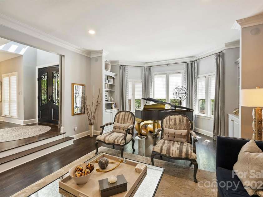 423 Pine Street, Charlotte, NC 28202.  MLS# CAR4249087, YatesRealty ID 12894. 
