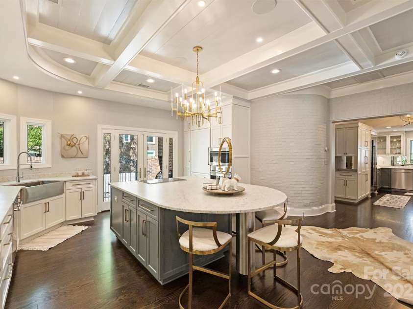 423 Pine Street, Charlotte, NC 28202.  MLS# CAR4249087, YatesRealty ID 12894. 