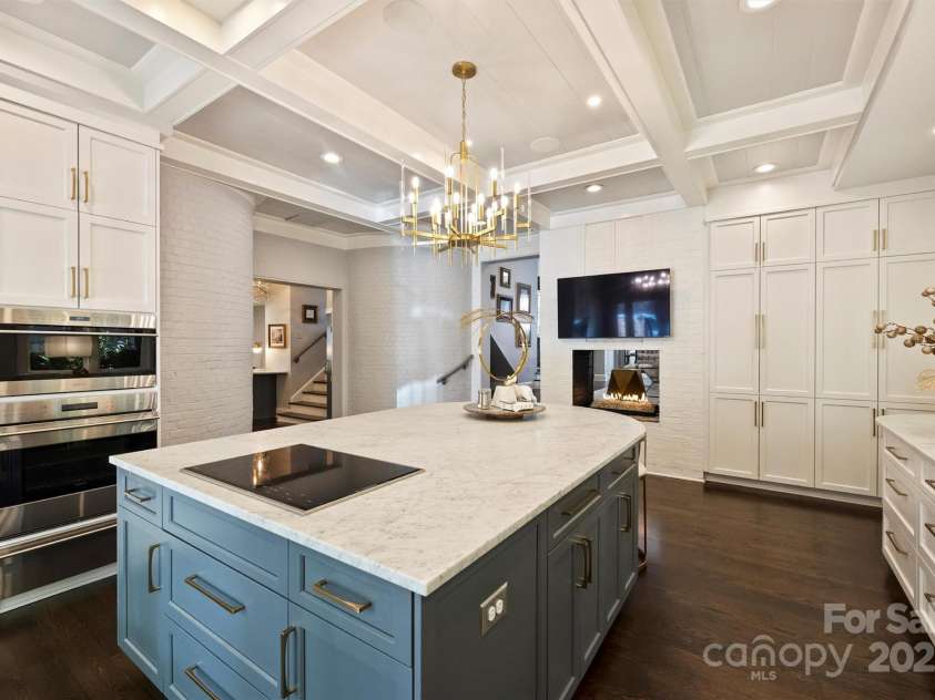 423 Pine Street, Charlotte, NC 28202.  MLS# CAR4249087, YatesRealty ID 12894. 