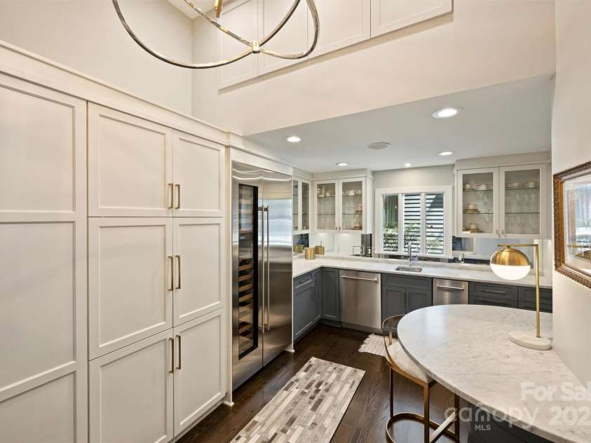 423 Pine Street, Charlotte, NC 28202.  MLS# CAR4249087, YatesRealty ID 12894. 
