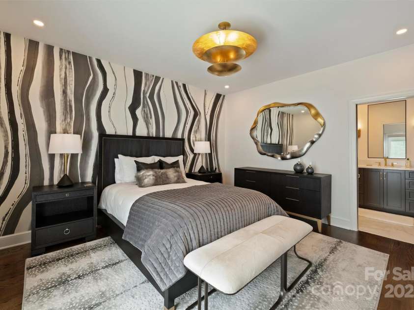 423 Pine Street, Charlotte, NC 28202.  MLS# CAR4249087, YatesRealty ID 12894. 