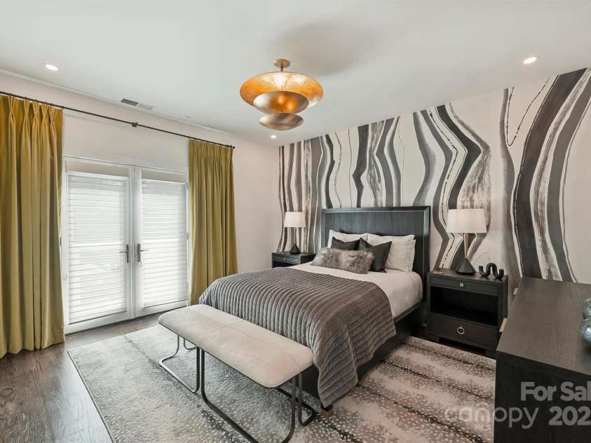 423 Pine Street, Charlotte, NC 28202.  MLS# CAR4249087, YatesRealty ID 12894. 