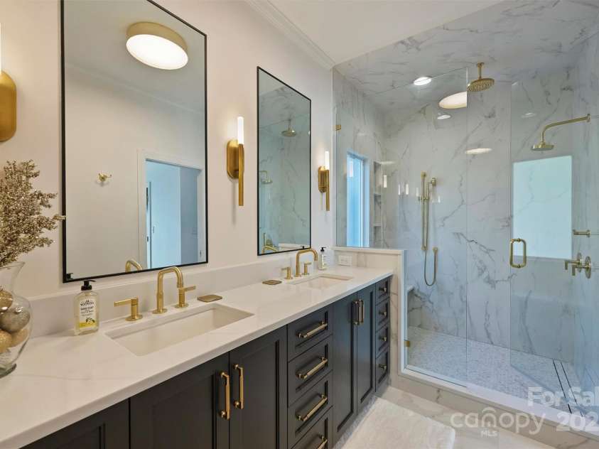 423 Pine Street, Charlotte, NC 28202.  MLS# CAR4249087, YatesRealty ID 12894. 