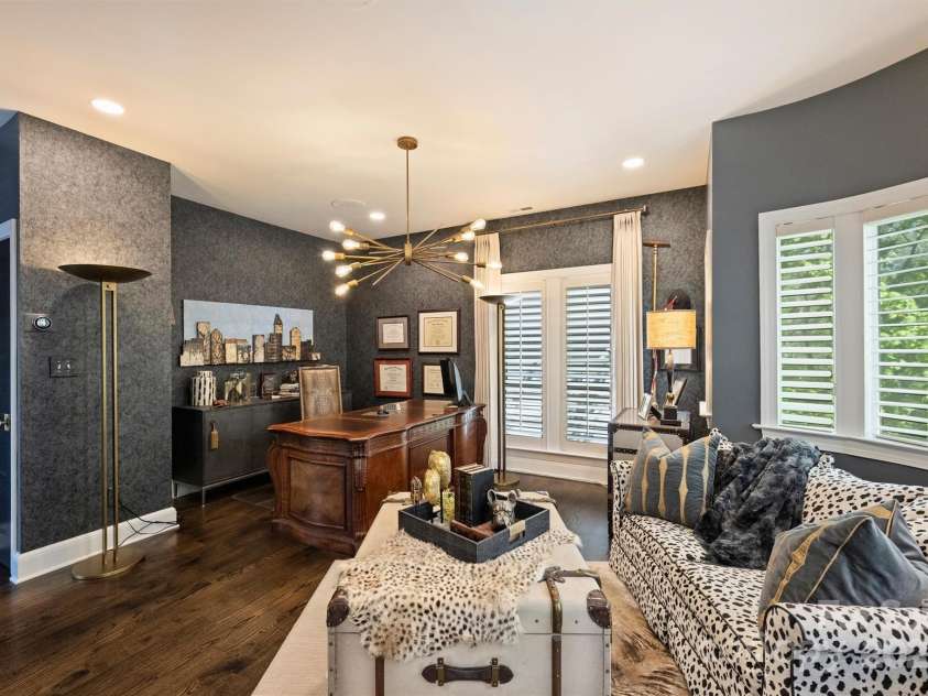 423 Pine Street, Charlotte, NC 28202.  MLS# CAR4249087, YatesRealty ID 12894. 