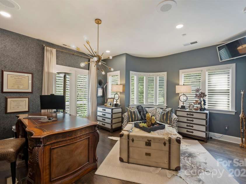 423 Pine Street, Charlotte, NC 28202.  MLS# CAR4249087, YatesRealty ID 12894. 