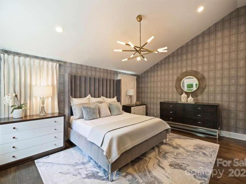 423 Pine Street, Charlotte, NC 28202.  MLS# CAR4249087, YatesRealty ID 12894. 