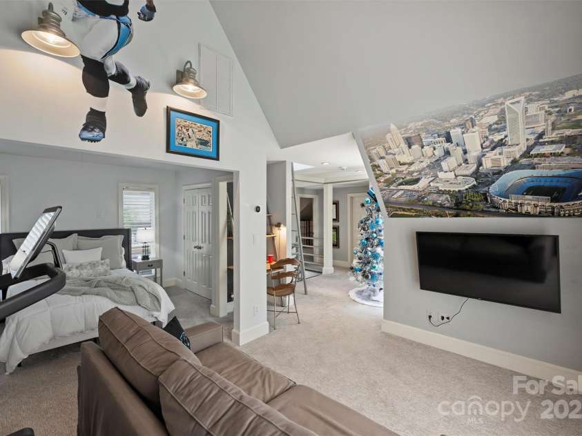 423 Pine Street, Charlotte, NC 28202.  MLS# CAR4249087, YatesRealty ID 12894. 