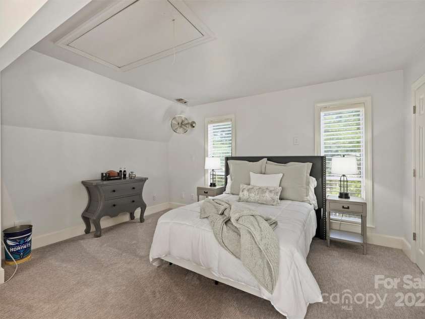 423 Pine Street, Charlotte, NC 28202.  MLS# CAR4249087, YatesRealty ID 12894. 