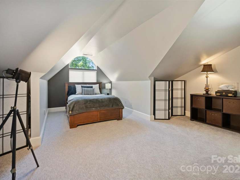 423 Pine Street, Charlotte, NC 28202.  MLS# CAR4249087, YatesRealty ID 12894. 