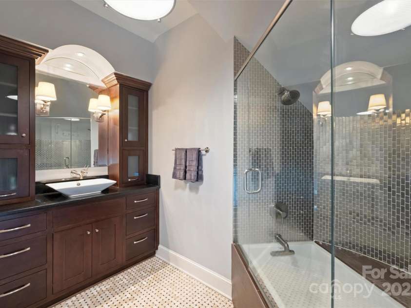 423 Pine Street, Charlotte, NC 28202.  MLS# CAR4249087, YatesRealty ID 12894. 