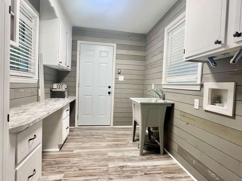 1586 Kenlane Drive, Hickory, NC 28601.  MLS# CAR4167350, YatesRealty ID 12895. 