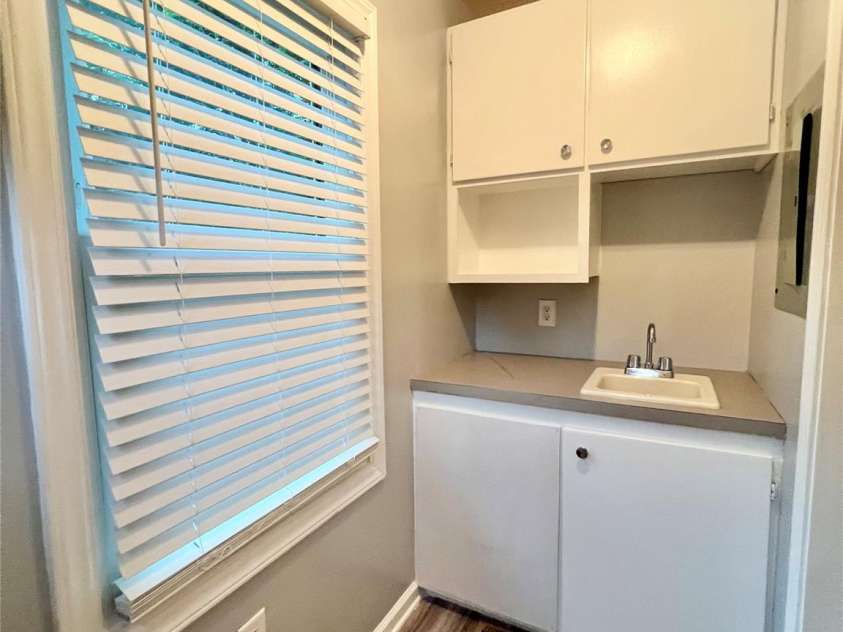 1586 Kenlane Drive, Hickory, NC 28601.  MLS# CAR4167350, YatesRealty ID 12895. 