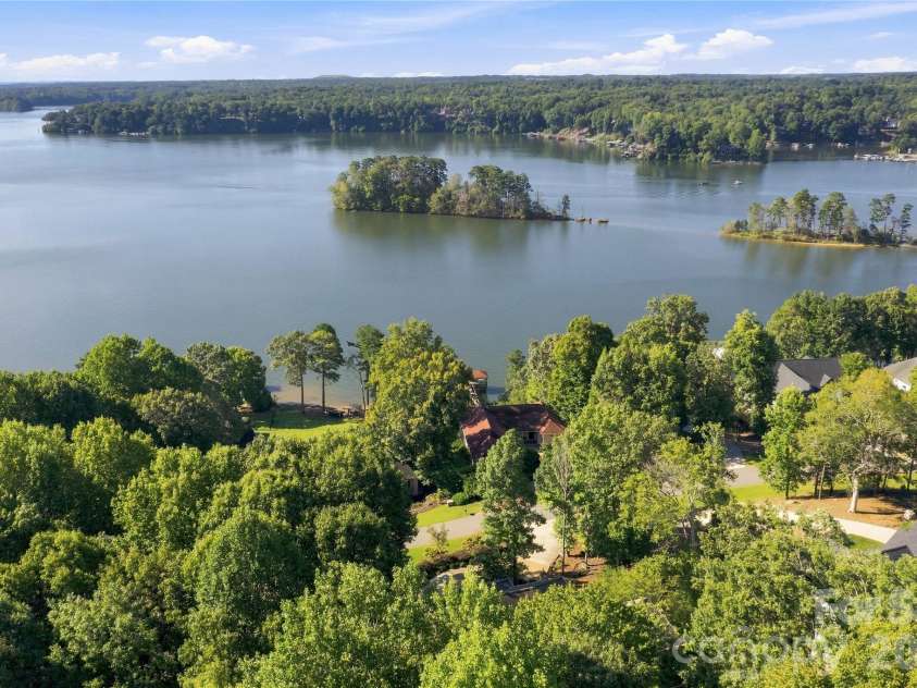 184 High Lake Drive, Statesville, NC 28677.  MLS# CAR4424458, YatesRealty ID 12897. 