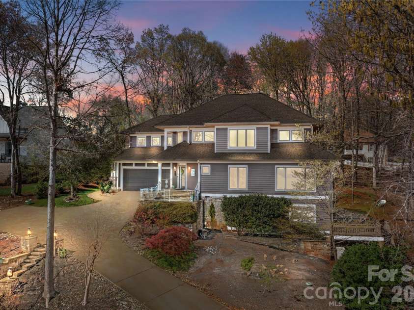 184 High Lake Drive, Statesville, NC 28677.  MLS# CAR4424458, YatesRealty ID 12897. 