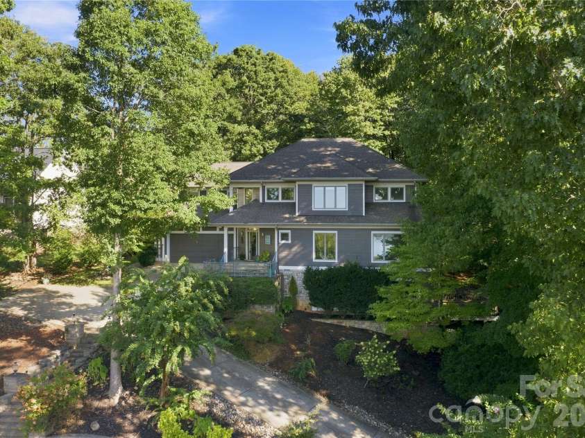 184 High Lake Drive, Statesville, NC 28677.  MLS# CAR4424458, YatesRealty ID 12897. 