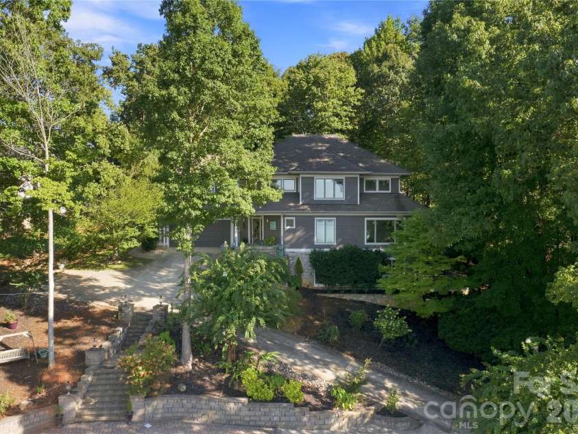 184 High Lake Drive, Statesville, NC 28677.  MLS# CAR4424458, YatesRealty ID 12897. 