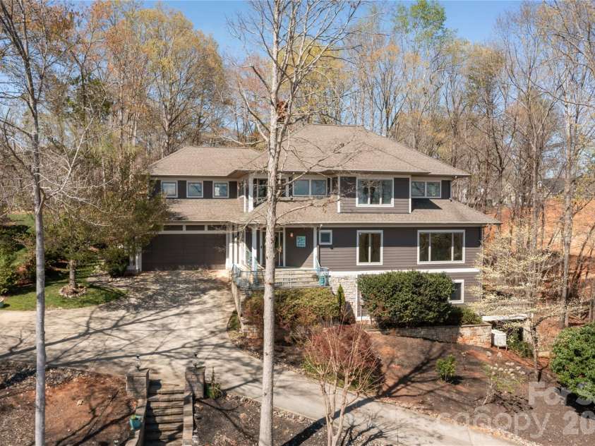 184 High Lake Drive, Statesville, NC 28677.  MLS# CAR4424458, YatesRealty ID 12897. 