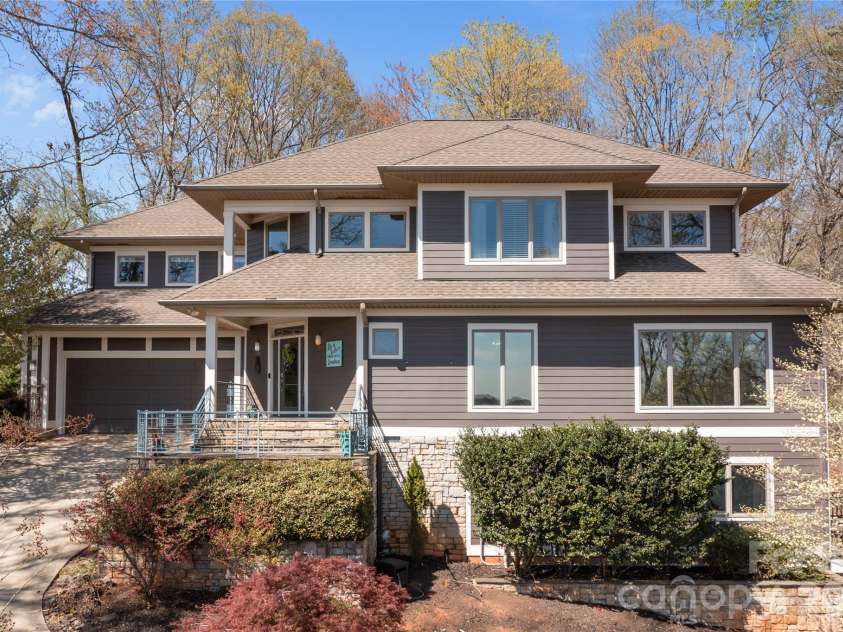 184 High Lake Drive, Statesville, NC 28677.  MLS# CAR4424458, YatesRealty ID 12897. 