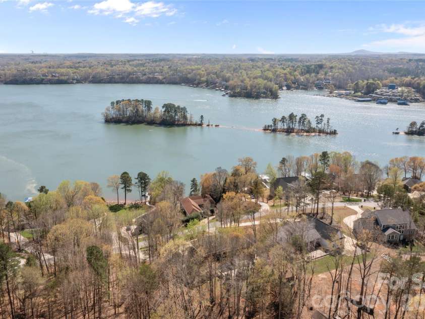 184 High Lake Drive, Statesville, NC 28677.  MLS# CAR4424458, YatesRealty ID 12897. 