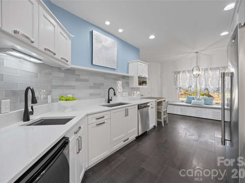 184 High Lake Drive, Statesville, NC 28677.  MLS# CAR4424458, YatesRealty ID 12897. 