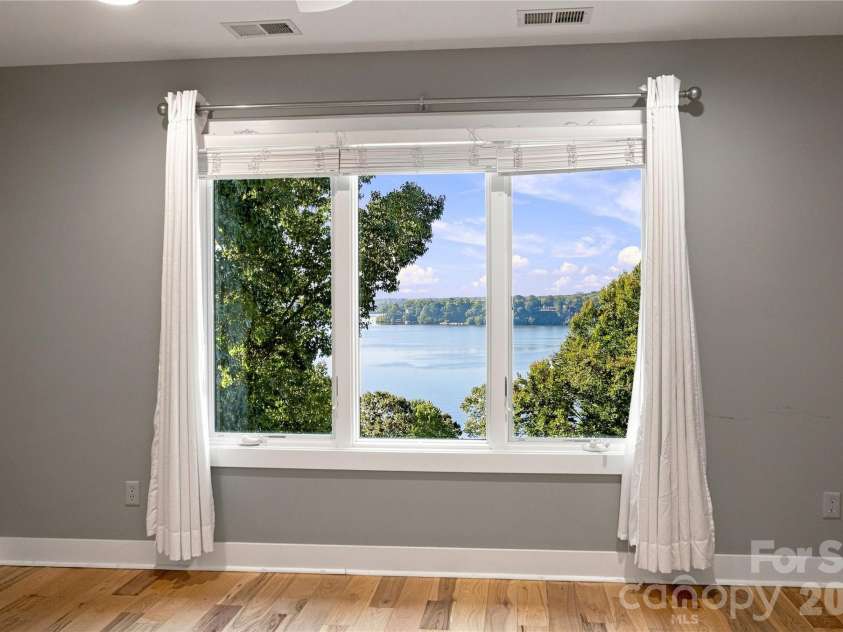 184 High Lake Drive, Statesville, NC 28677.  MLS# CAR4424458, YatesRealty ID 12897. 