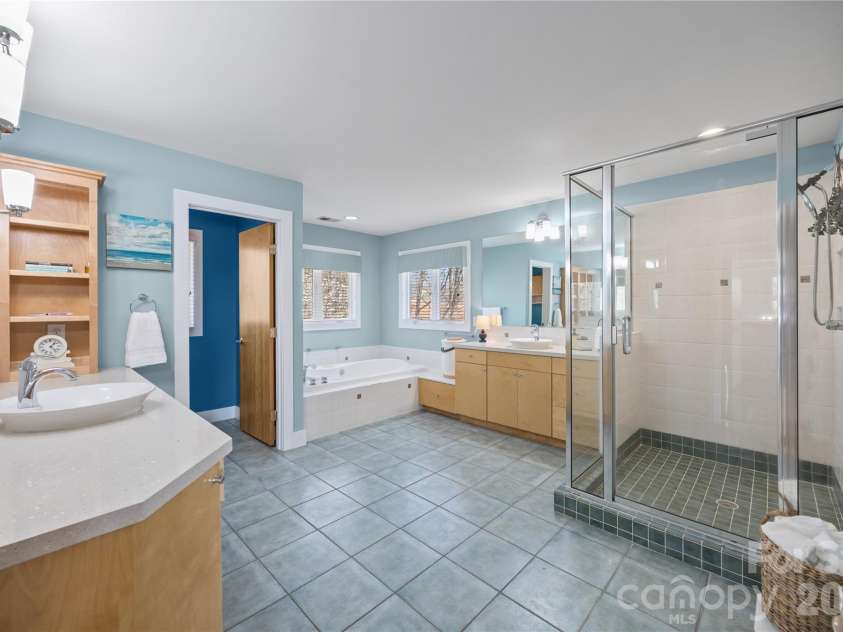184 High Lake Drive, Statesville, NC 28677.  MLS# CAR4424458, YatesRealty ID 12897. 