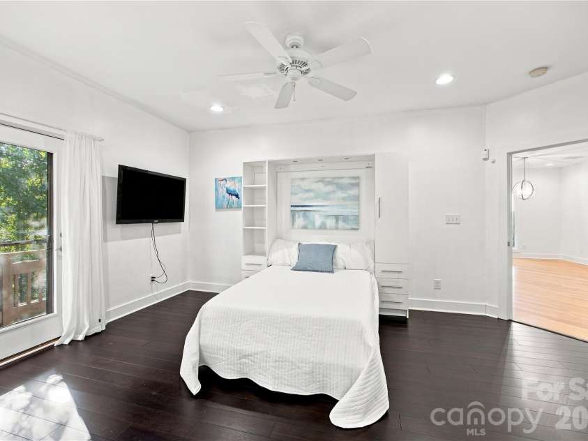 184 High Lake Drive, Statesville, NC 28677.  MLS# CAR4424458, YatesRealty ID 12897. 