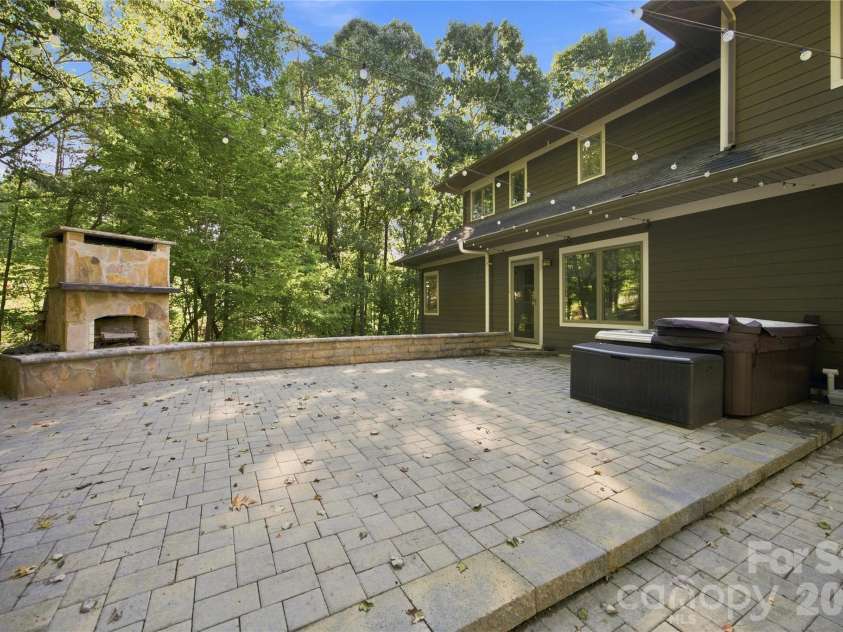 184 High Lake Drive, Statesville, NC 28677.  MLS# CAR4424458, YatesRealty ID 12897. 