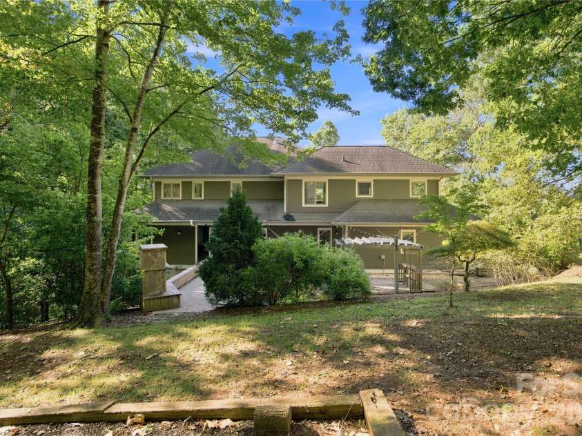 184 High Lake Drive, Statesville, NC 28677.  MLS# CAR4424458, YatesRealty ID 12897. 