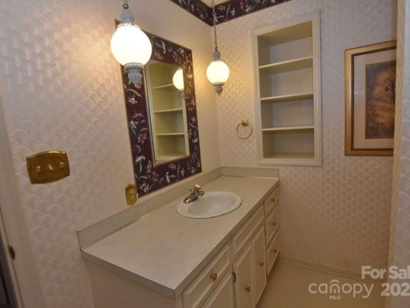 902 Church Street, Valdese, NC 28690.  MLS# CAR4254428, YatesRealty ID 12898. Bathroom