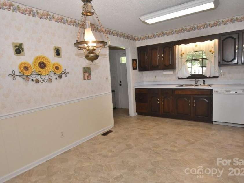902 Church Street, Valdese, NC 28690.  MLS# CAR4254428, YatesRealty ID 12898. Kitchen