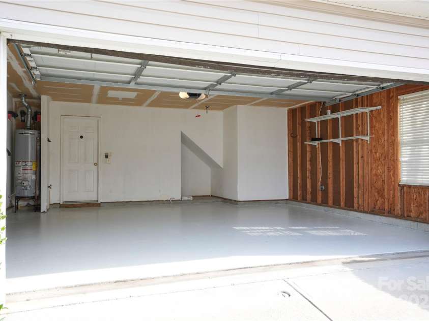 9445 Meadowmont View Drive, Charlotte, NC 28269.  MLS# CAR4216062, YatesRealty ID 12899. Garage