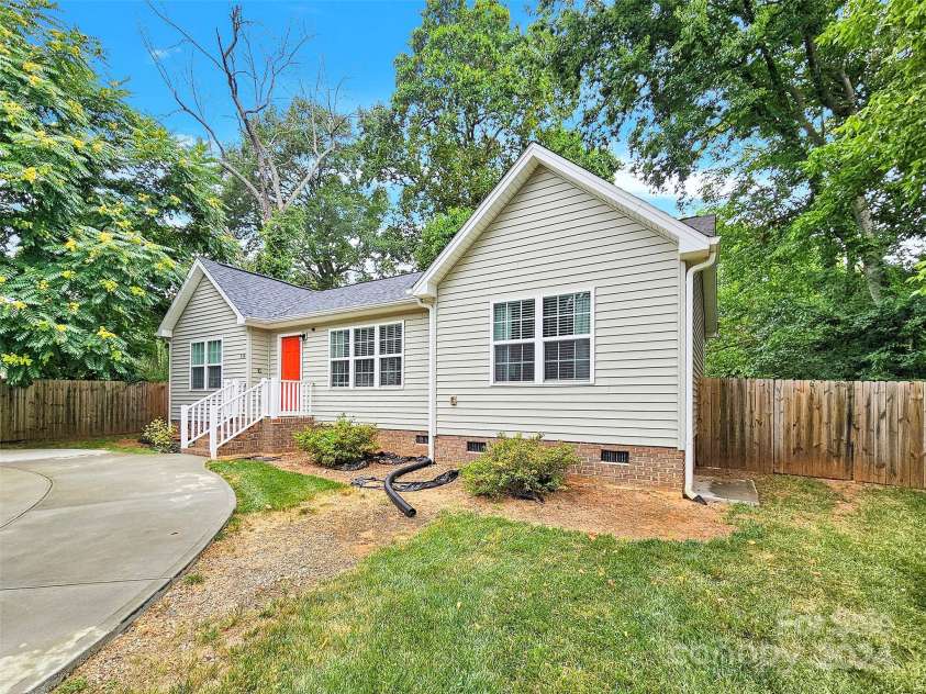 919 Edgemont Avenue, Belmont, NC 28012.  MLS# CAR4156108, YatesRealty ID 129. 