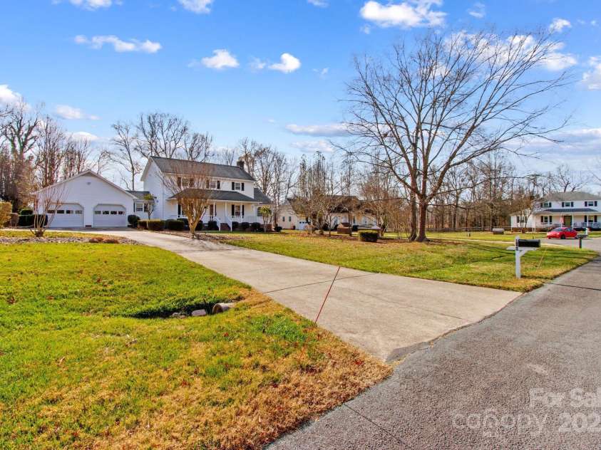 185 Willow Drive, Salisbury, NC 28146.  MLS# CAR4326097, YatesRealty ID 1290. 