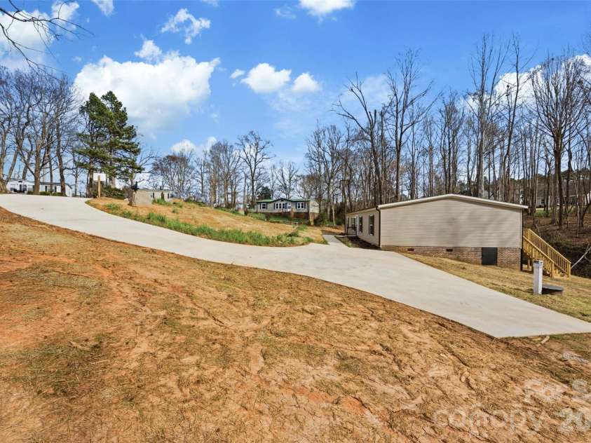 210 Sailwinds Road, Mooresville, NC 28115.  MLS# CAR4200289, YatesRealty ID 1290. 