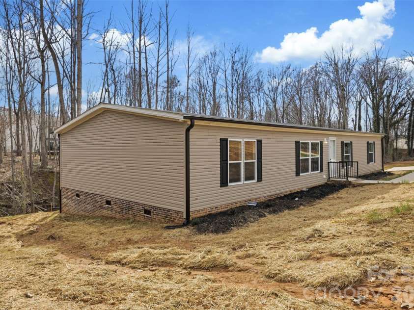 210 Sailwinds Road, Mooresville, NC 28115.  MLS# CAR4200289, YatesRealty ID 1290. 