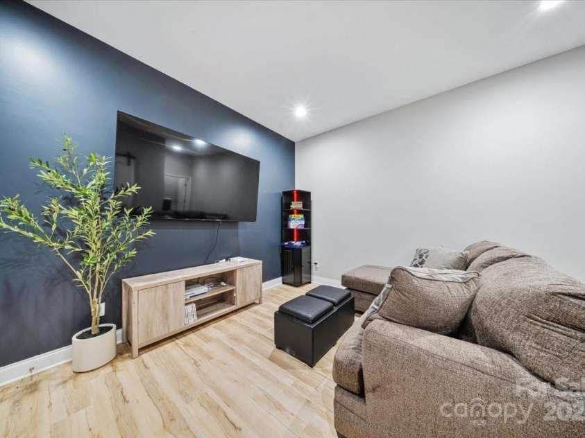 360 Broad Street, Waxhaw, NC 28173.  MLS# CAR4249401, YatesRealty ID 12900. 