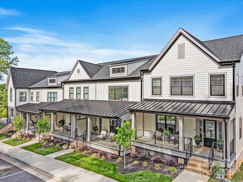 360 Broad Street, Waxhaw, NC 28173.  MLS# CAR4249401, YatesRealty ID 12900. 