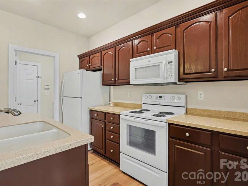 10947 Coyote Lane, Charlotte, NC 28277.  MLS# CAR4365778, YatesRealty ID 12901. Freshly modernized kitchen cabinets