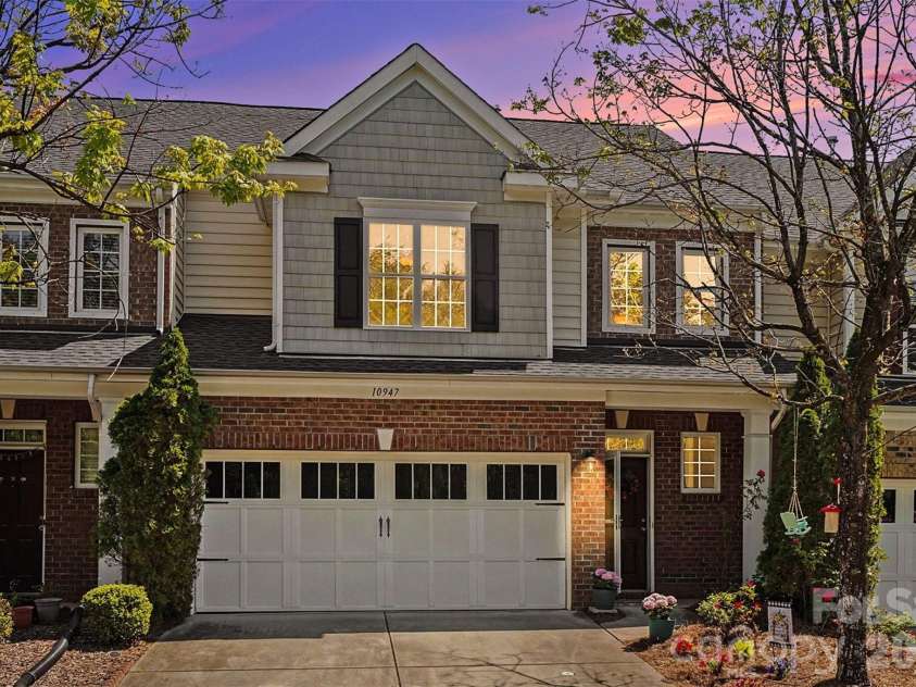 10947 Coyote Lane, Charlotte, NC 28277.  MLS# CAR4365778, YatesRealty ID 12901. Sunsetting over this great low-maintenance fully updated and modernized town home.