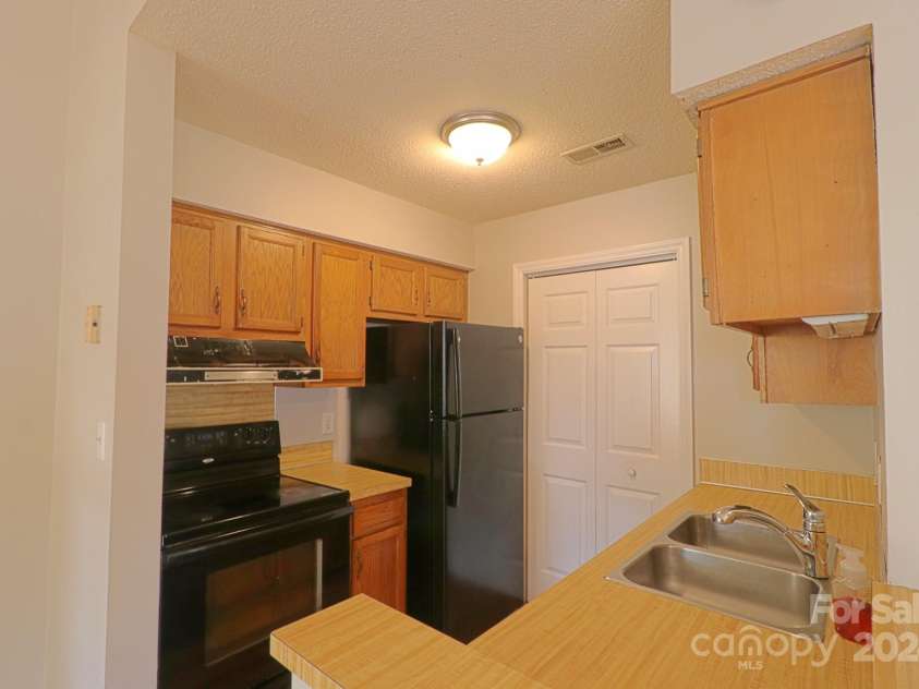 8121 #E Tremaine Court, Charlotte, NC 28227.  MLS# CAR4209590, YatesRealty ID 12902. 