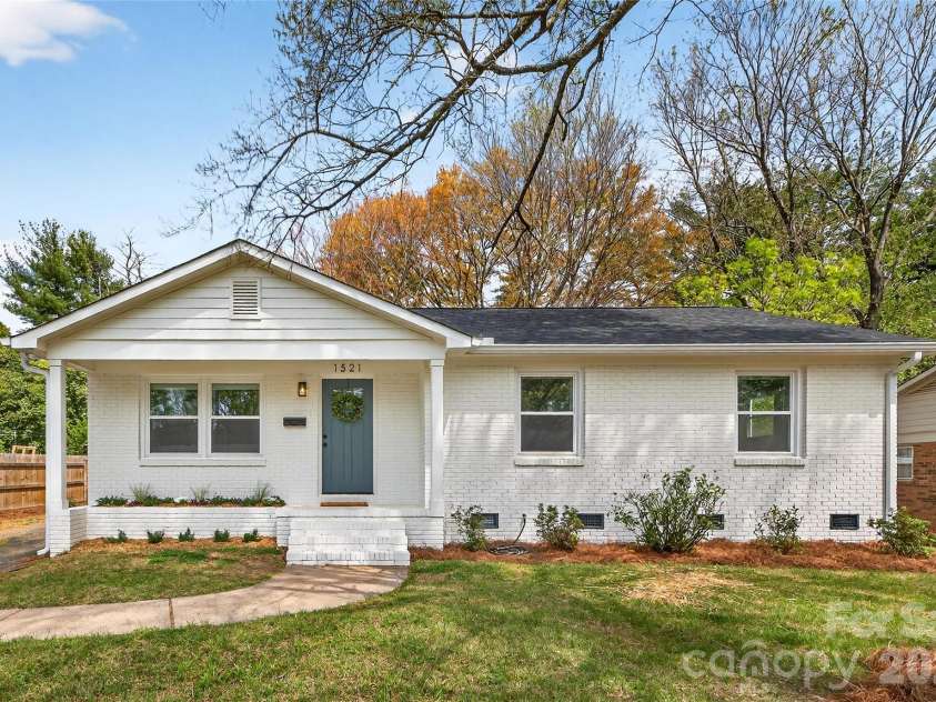 1521 Starbrook Drive, Charlotte, NC 28210.  MLS# CAR4366236, YatesRealty ID 12903. 