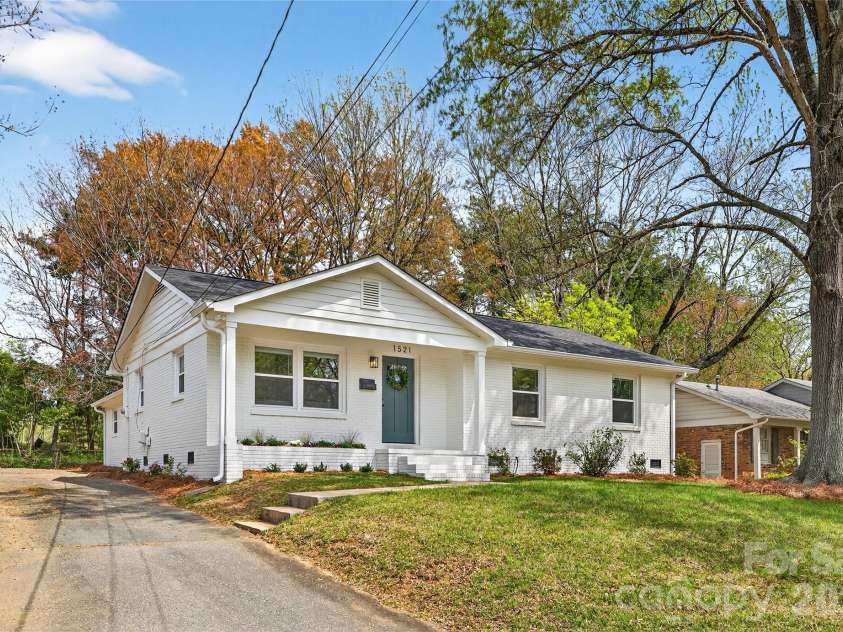 1521 Starbrook Drive, Charlotte, NC 28210.  MLS# CAR4366236, YatesRealty ID 12903. 