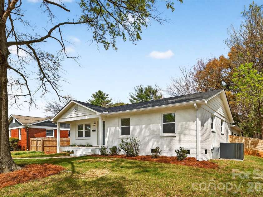 1521 Starbrook Drive, Charlotte, NC 28210.  MLS# CAR4366236, YatesRealty ID 12903. 