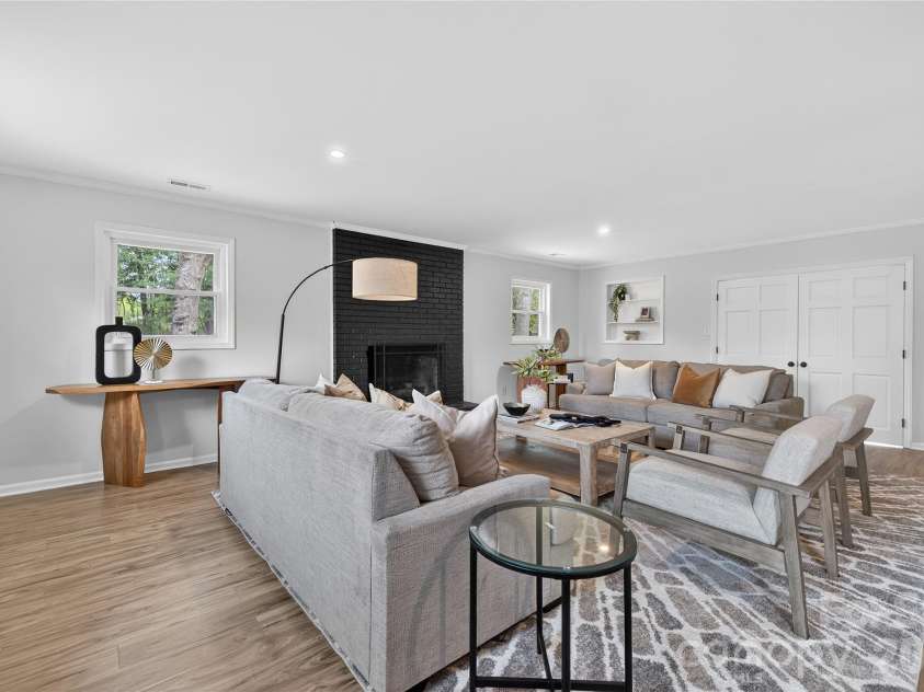 1521 Starbrook Drive, Charlotte, NC 28210.  MLS# CAR4366236, YatesRealty ID 12903. 
