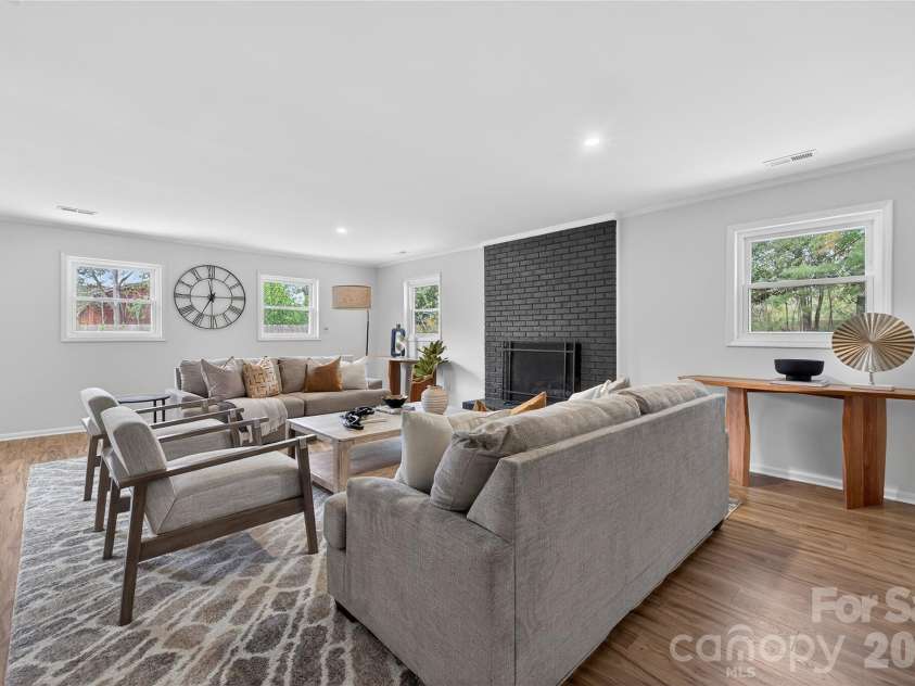 1521 Starbrook Drive, Charlotte, NC 28210.  MLS# CAR4366236, YatesRealty ID 12903. 
