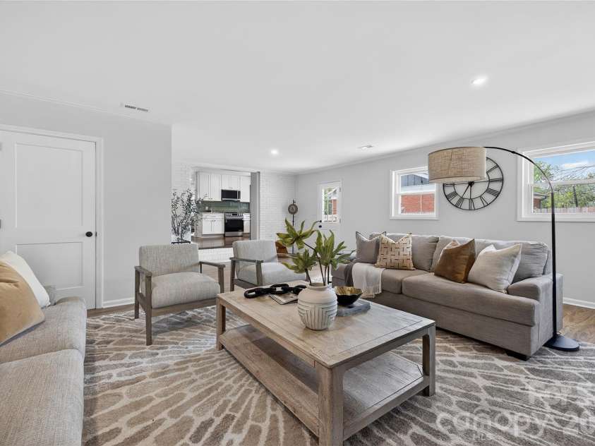 1521 Starbrook Drive, Charlotte, NC 28210.  MLS# CAR4366236, YatesRealty ID 12903. 